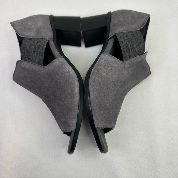 Munro Gray Heeled Boots with Chunky Heel and Open Toe Design - Picture 6 of 11
